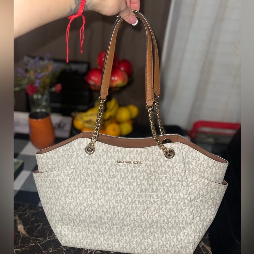Micheal Kors purse
